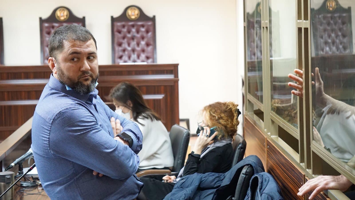 “Halq qoruyıcı”, advokat Edem Semedlâyevniñ tevqif ve serbest etüv ikâyesi 